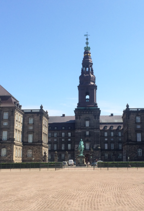 Christiansborg - Få indflydelse